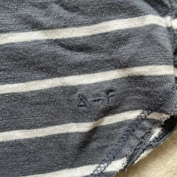 🔥4/$20 Abercrombie &  Fitch Striped T Shirt - Picture 7 of 9